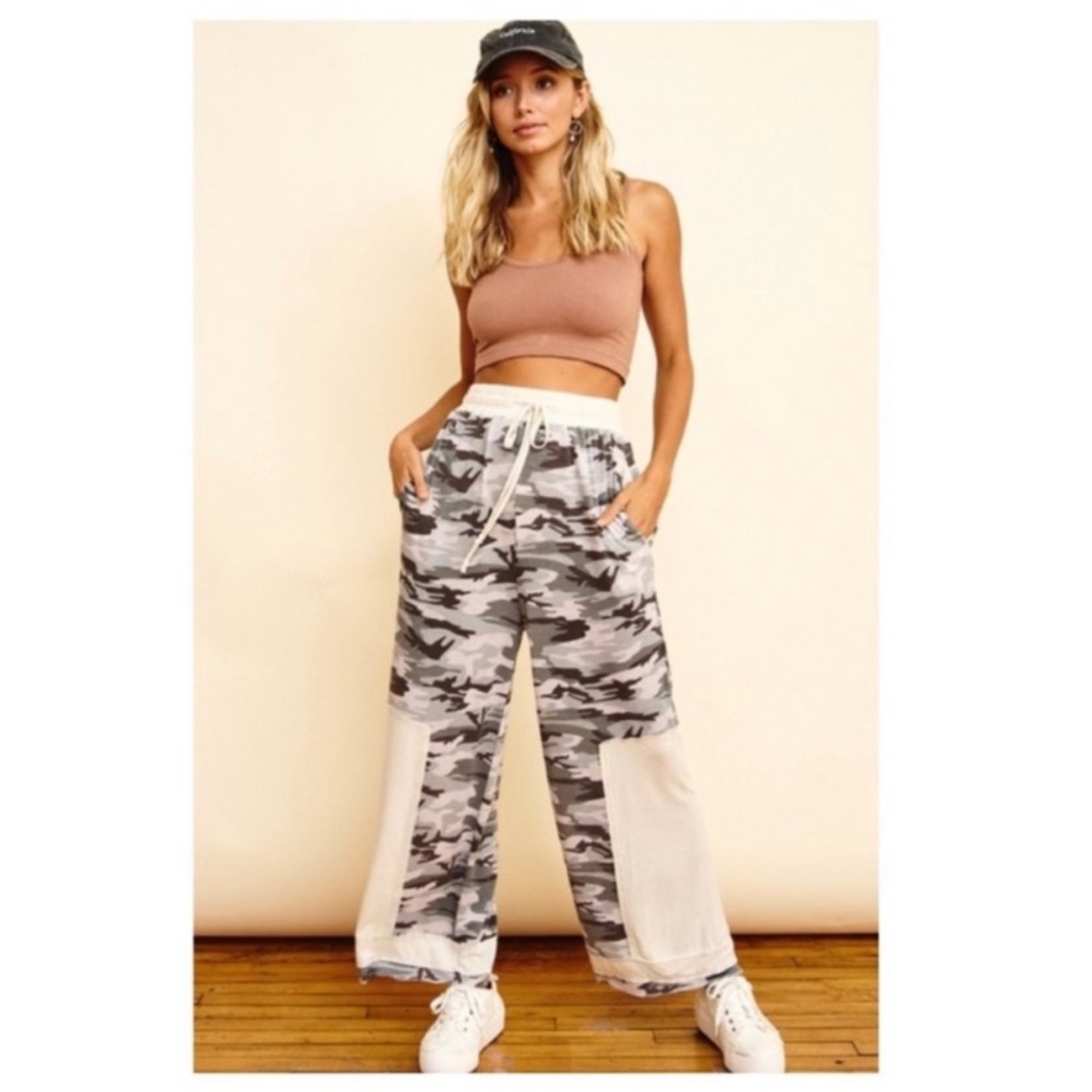 ✌🏼 #1387 Wide Legged Camo Lounge Wear Pants